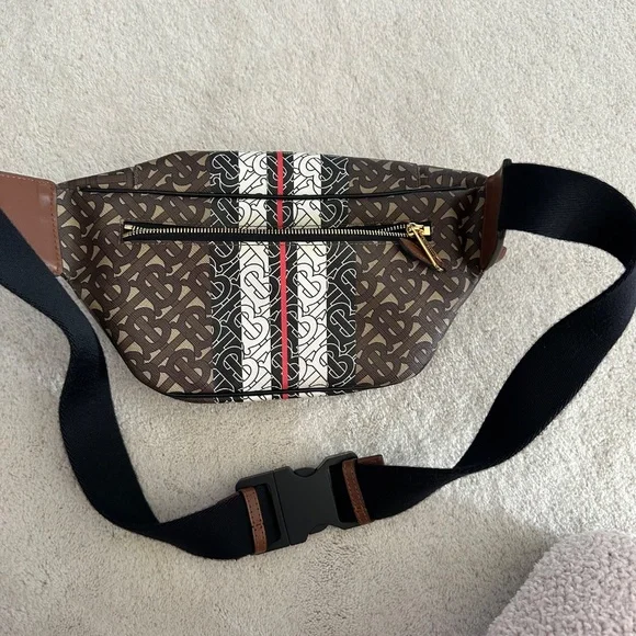 Burberry Bum Bag - Picture 3 of 4